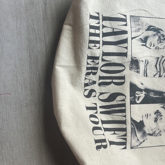 Eras tour tote bag came in VIP box - Picture 2 of 5
